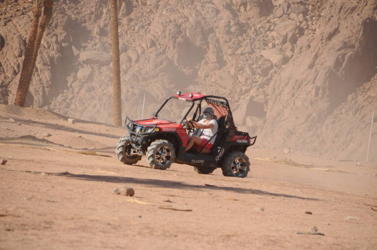 Safari in dune buggy nel deserto di Sharm