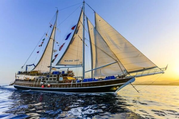 Veliero SINA DREAM Sharm El Sheikh – escursione in barca a vela con snorkeling nel Mar Rosso.