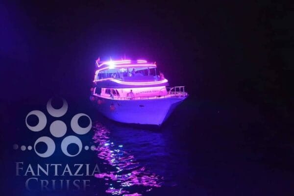 Fantastic Cruise – Cena Romantica a Sharm El Sheikh con musica dal vivo e cena a buffet sul Mar Rosso.