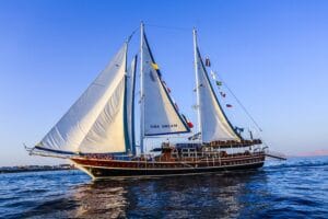 Cena romantica sulla barca a vela Sina Dream